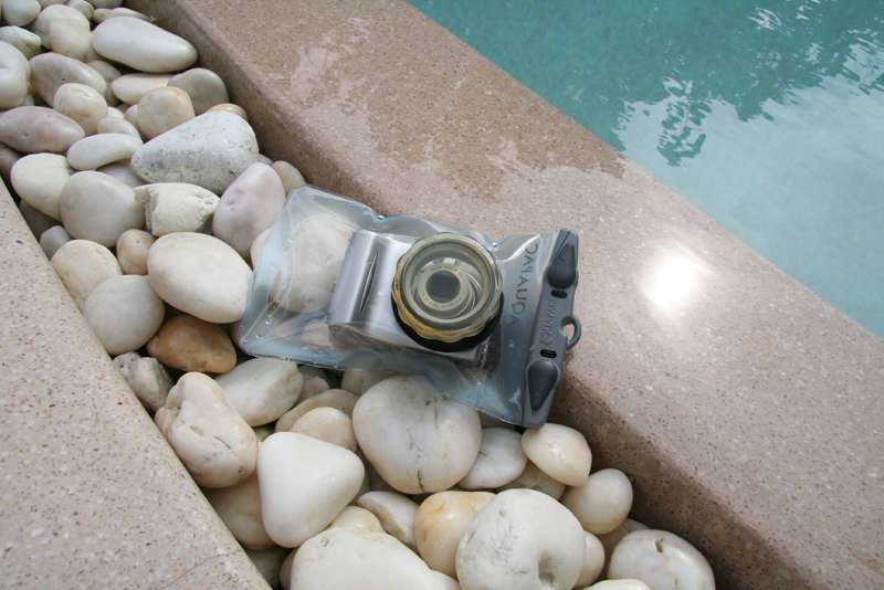 фото Герметичный чехол aquapac 420 small camera case серо-голубой, с окном для объектива