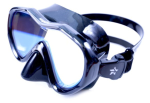 Фото маска подводная sargan десна (черный силикон) просветленные линзы черная